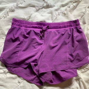 Lululemon Hotty Hot 4” shorts